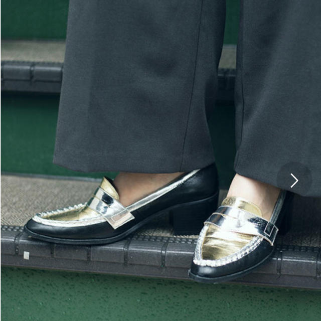 POINTED COIN LOAFER