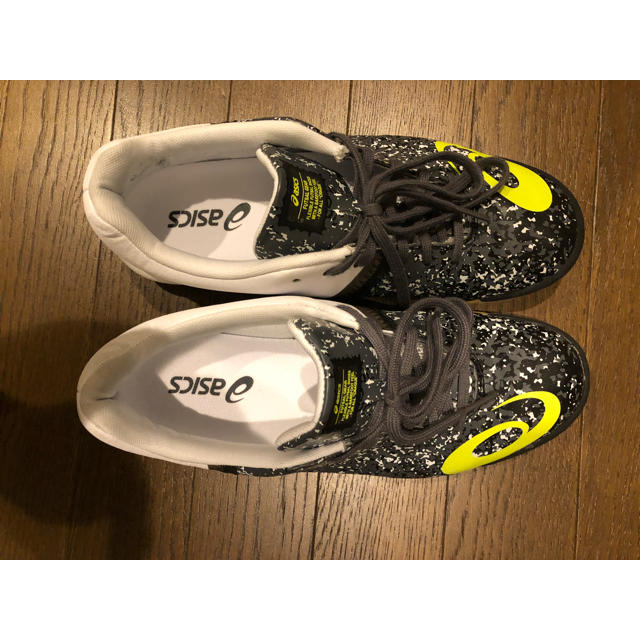 asics(アシックス)の【yuuko様専用】アシックス asics トッキ5 フットサルシューズ スポーツ/アウトドアのサッカー/フットサル(シューズ)の商品写真