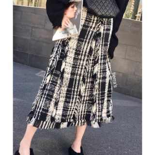 アメリヴィンテージ(Ameri VINTAGE)の大人可愛い♡ツイード アシンメトリー フリンジ ロング スカート(ロングスカート)