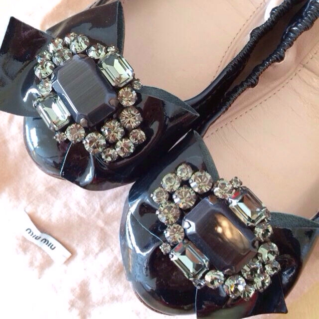 miumiu ビジュー付フラットシューズ miumiu ビジュー付フラットシューズ