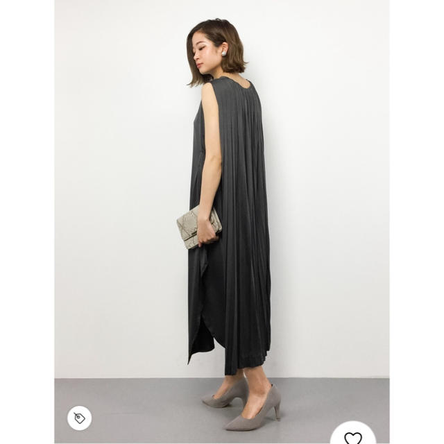 Ameri VINTAGE(アメリヴィンテージ)のAMERI BACK PLEATS KITE DRESS レディースのワンピース(ロングワンピース/マキシワンピース)の商品写真