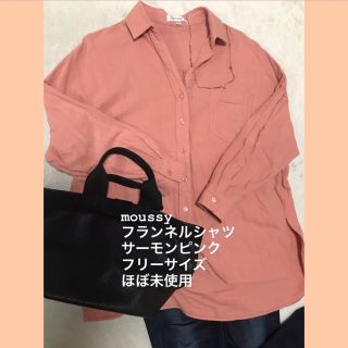 アズールバイマウジー(AZUL by moussy)のmoussy サーモンピンクシャツ ほぼ未使用(シャツ/ブラウス(長袖/七分))