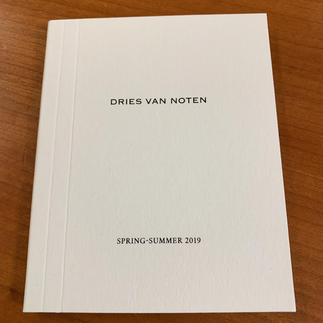 DRIES VAN NOTEN(ドリスヴァンノッテン)のドリスヴァンノッテン カタログ エンタメ/ホビーの雑誌(ファッション)の商品写真