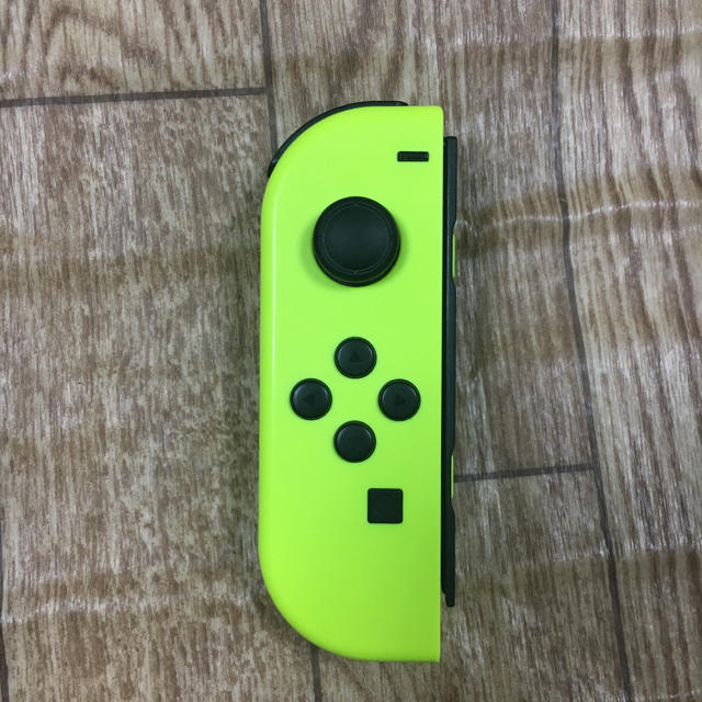 Nintendo Switch(ニンテンドースイッチ)の任天堂スイッチ ジョイコン左 ストラップ付き エンタメ/ホビーのゲームソフト/ゲーム機本体(その他)の商品写真