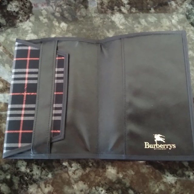 BURBERRY(バーバリー)のおによん様専用　バーバリー　文庫本ブックカバー（中古品） ハンドメイドの文具/ステーショナリー(ブックカバー)の商品写真