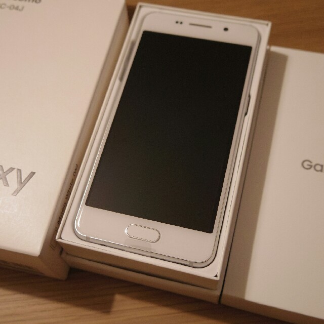 GALAXY feel SC-04J ホワイト SIMフリー 新品 スマホ/家電/カメラのスマートフォン/携帯電話(スマートフォン本体)の商品写真