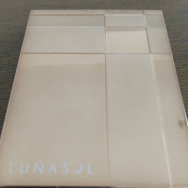 LUNASOL(ルナソル)のLUNASOL　スリーディメンショナルアイズ　02 コスメ/美容のベースメイク/化粧品(アイシャドウ)の商品写真