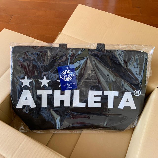 ATHLETA(アスレタ)のATHLETA 保冷トートバッグ Lサイズ BK スポーツ/アウトドアのサッカー/フットサル(応援グッズ)の商品写真