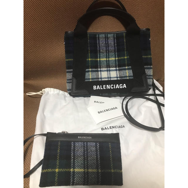 BALENCIAGA BAG(バレンシアガバッグ)のバレンシアガ トート ネイビーカバスxsチェック レディースのバッグ(トートバッグ)の商品写真