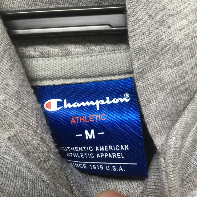 Champion(チャンピオン)のチャンピオン グレーパーカー Ｍサイズ メンズのトップス(パーカー)の商品写真