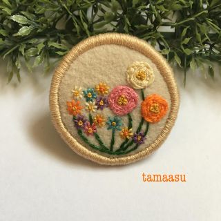 186.お花の刺繍ブローチ✴︎受注製作(コサージュ/ブローチ)