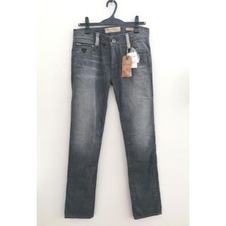 ゲス(GUESS)の【新品】Guess ジーンズ👖(デニム/ジーンズ)