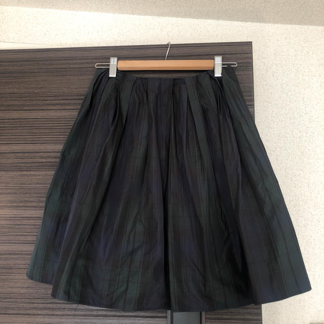 ecruefil(エクリュフィル)のecruefil 膝丈 タフタスカート  レディースのスカート(ひざ丈スカート)の商品写真