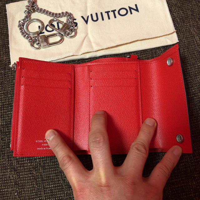 LOUIS VUITTON(ルイヴィトン)のLouis Vuitton×Supreme 財布 エピ  メンズのファッション小物(折り財布)の商品写真