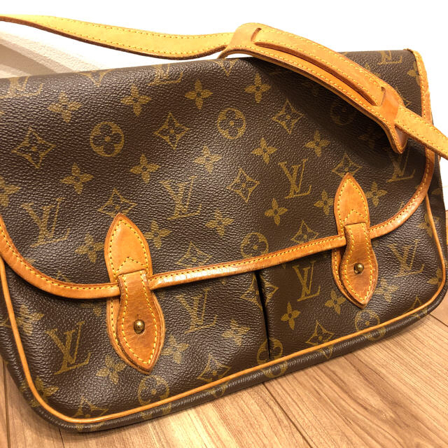 VUITTON ショルダーバック