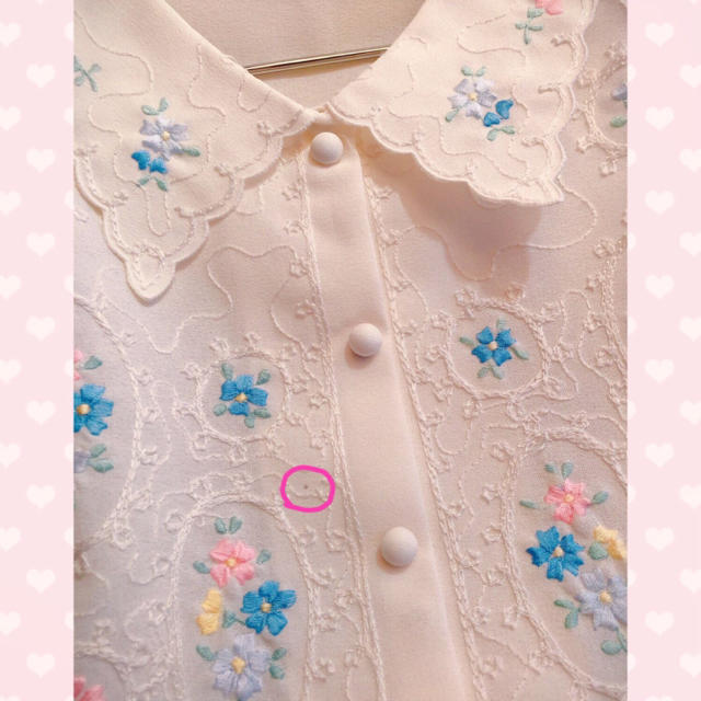 Lochie(ロキエ)のヴィンテージ♡淡いお花刺繍のヨーク半袖ブラウス♡yakusoku virgin レディースのトップス(シャツ/ブラウス(半袖/袖なし))の商品写真