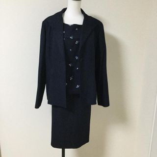 ニジュウサンク(23区)の大きいサイズ！高島屋購入刺繍セットアップスーツ新品同様(スーツ)