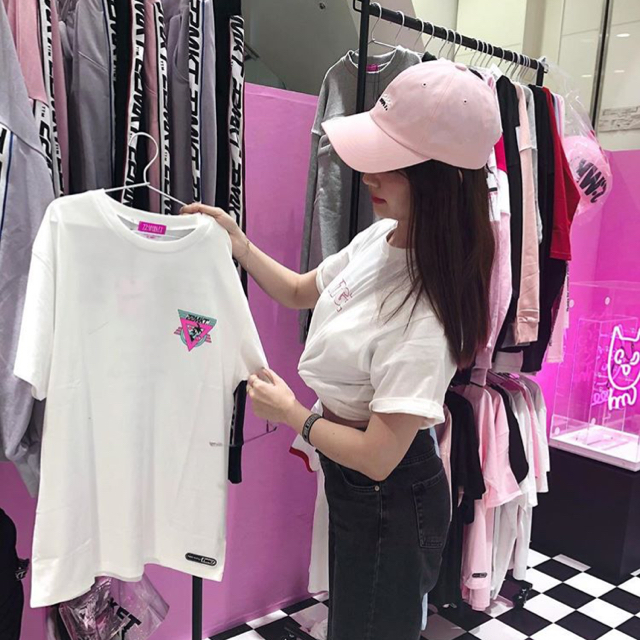 AKB48(エーケービーフォーティーエイト)の22market     レディースのトップス(Tシャツ(半袖/袖なし))の商品写真