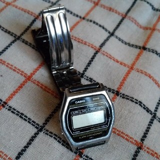 カシオ　デジタル腕時計　ジャンクです。(腕時計(デジタル))