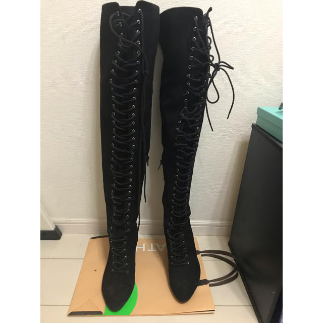 FOREVER 21(フォーエバートゥエンティーワン)のKnee high boots black ニーハイレースアップブーツ レディースの靴/シューズ(ブーツ)の商品写真
