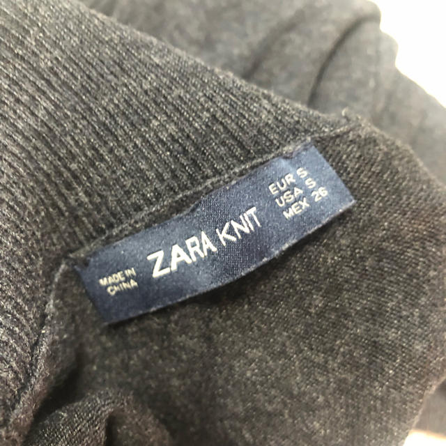 ZARA(ザラ)のZARA パール タートルネック ニット レディースのトップス(ニット/セーター)の商品写真