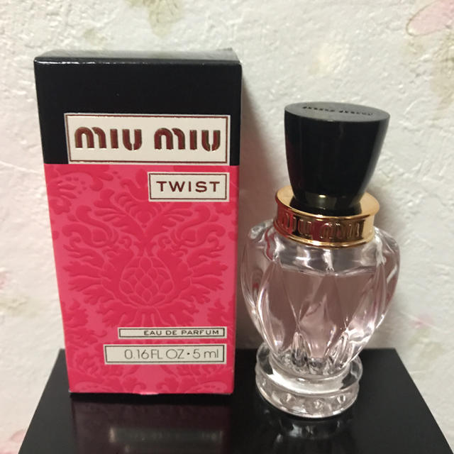 miumiu(ミュウミュウ)の新作☆ミュウミュウ ツイスト オードパルファム  5ml  未使用未開封 香水 コスメ/美容の香水(香水(女性用))の商品写真