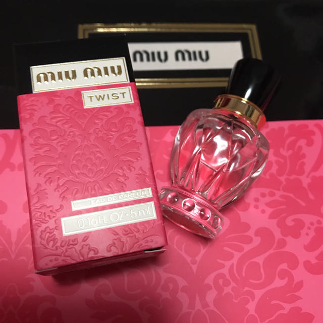 miumiu(ミュウミュウ)の新作☆ミュウミュウ ツイスト オードパルファム  5ml  未使用未開封 香水 コスメ/美容の香水(香水(女性用))の商品写真