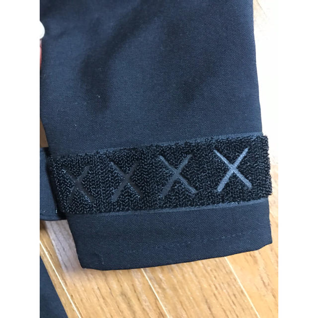 MEDICOM TOY(メディコムトイ)のkaws original fake  GORETEX size 3 メンズのジャケット/アウター(マウンテンパーカー)の商品写真