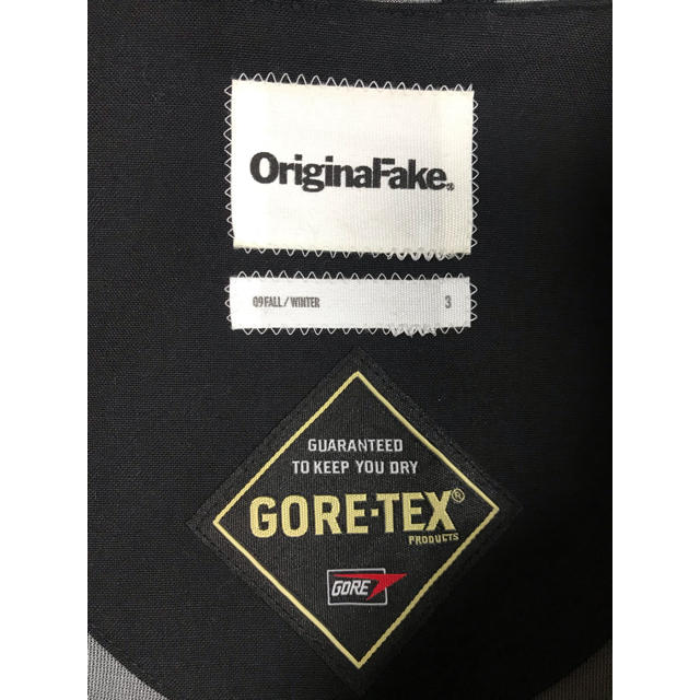 MEDICOM TOY(メディコムトイ)のkaws original fake  GORETEX size 3 メンズのジャケット/アウター(マウンテンパーカー)の商品写真