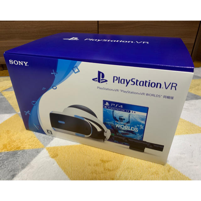 PlayStation VR(プレイステーションヴィーアール)のPlayStation VR 「VR WORLDS」同梱版+おまけ付き エンタメ/ホビーのゲームソフト/ゲーム機本体(家庭用ゲーム機本体)の商品写真