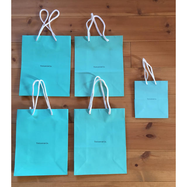 Tiffany & Co.(ティファニー)の【チェロキー様専用】Tiffany ショッパー ５枚セット レディースのバッグ(ショップ袋)の商品写真