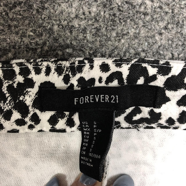 FOREVER 21(フォーエバートゥエンティーワン)のヒョウ柄ミニスカート レディースのスカート(ミニスカート)の商品写真
