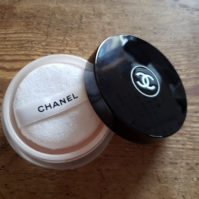 CHANEL(シャネル)のChanel プードゥル ユニヴェルセル コスメ/美容のベースメイク/化粧品(フェイスパウダー)の商品写真