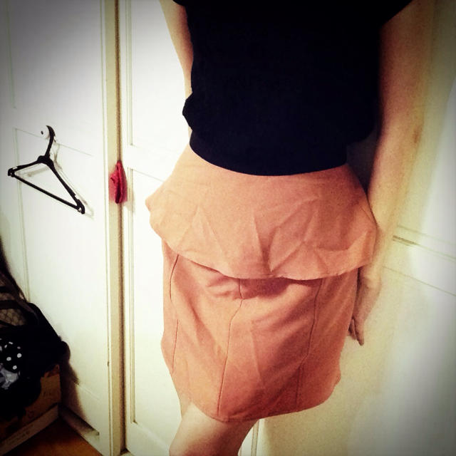 最終値下！サーモンピンクペプラムスカート レディースのスカート(ミニスカート)の商品写真