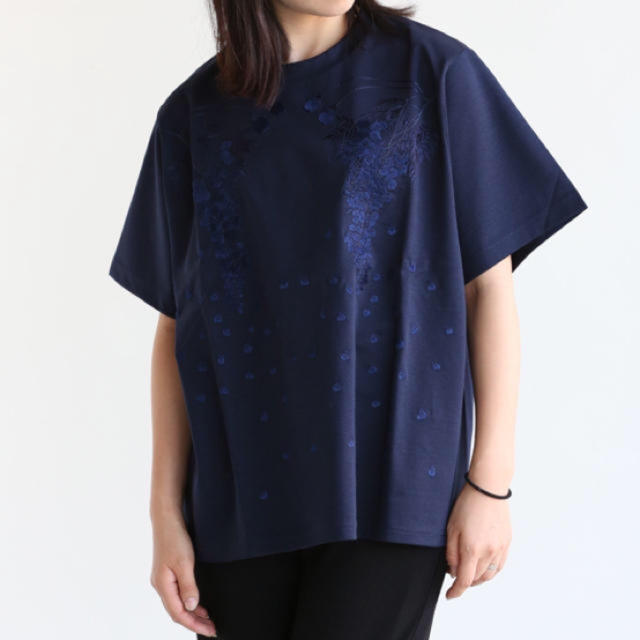 mame(マメ)のmame ボタニカル刺繍Tシャツ レディースのトップス(Tシャツ(半袖/袖なし))の商品写真