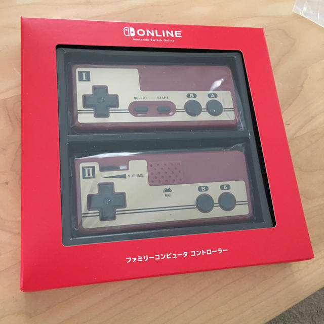 独特の上品 NES(海外版ファミコン/FC)と同じデザインのUSB