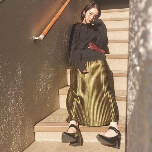 moussy(マウジー)のRANDOM PLEATED MEDIUM スカート＊moussy レディースのスカート(ひざ丈スカート)の商品写真