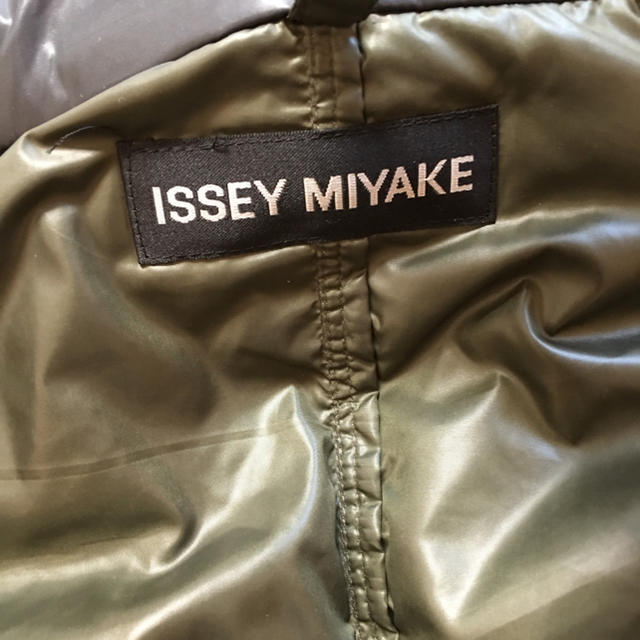 ISSEY MIYAKE(イッセイミヤケ)のイッセイミヤケ   メンズ ダウンジャケット メンズのジャケット/アウター(ダウンジャケット)の商品写真