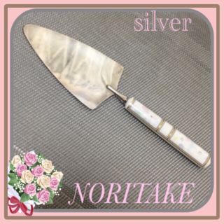 ナルミ SILVERケーキサーバー《シルバー:持ち手部分ナルミ陶器でお花柄🌸》(食器)