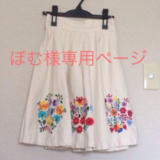 パラビオン(Par Avion)のぽむ様専用 刺繍スカート＋ヘアクリップ(ひざ丈スカート)