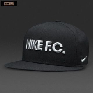 ナイキ(NIKE)の★送料無料★UK直輸入★ナイキ★NIKE FC トゥルーキャップ★黒x銀★(キャップ)