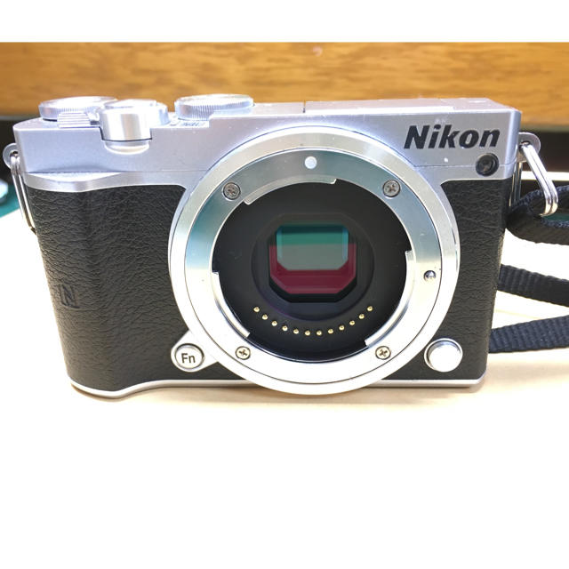 Nikon(ニコン)のNikon1 J5 ズームレンズキット【ニコン】 スマホ/家電/カメラのカメラ(ミラーレス一眼)の商品写真