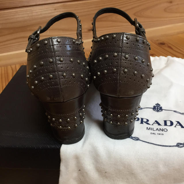 PRADA(プラダ)のプラダ スタッツパンプス レディースの靴/シューズ(ハイヒール/パンプス)の商品写真