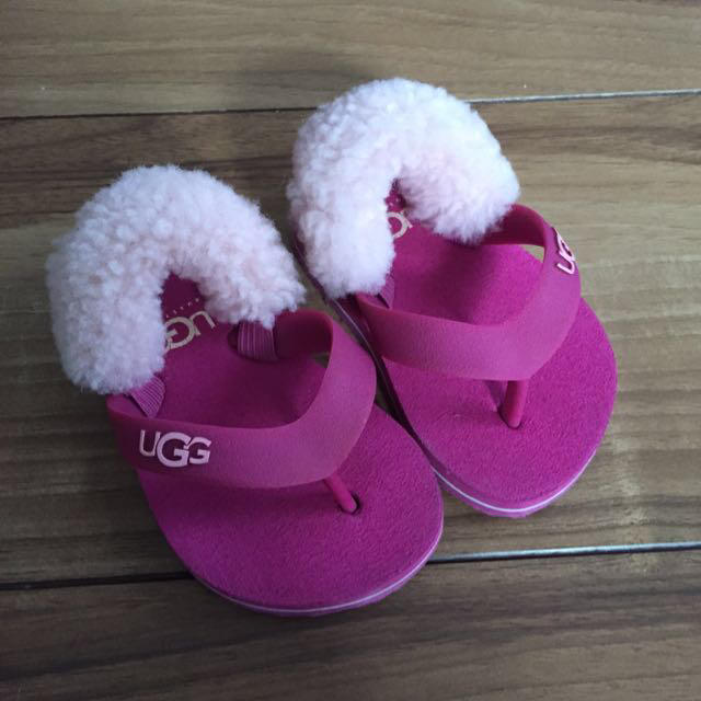 UGG(アグ)のUGG ベビー ビーチサンダル キッズ/ベビー/マタニティのベビー靴/シューズ(~14cm)(その他)の商品写真