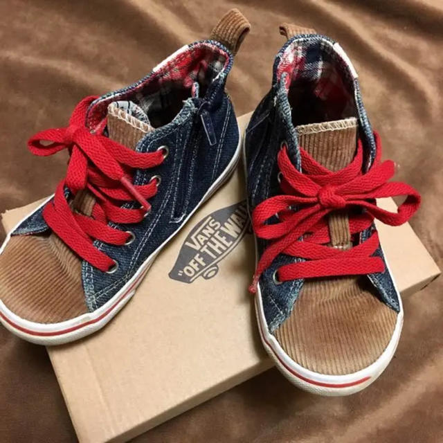 VANS(ヴァンズ)のvans バンズ ハイカット スニーカー 17㎝ キッズ/ベビー/マタニティのキッズ靴/シューズ(15cm~)(スニーカー)の商品写真