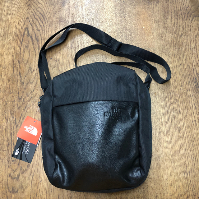 THE NORTH FACE(ザノースフェイス)のTHE NORTH FACE TRAVEL CROSS BAG ”BLACK” メンズのバッグ(ショルダーバッグ)の商品写真