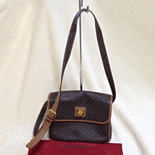 ランセル(LANCEL)の 楽なマグネットボタン式開閉！斜めがけ★(ショルダーバッグ)