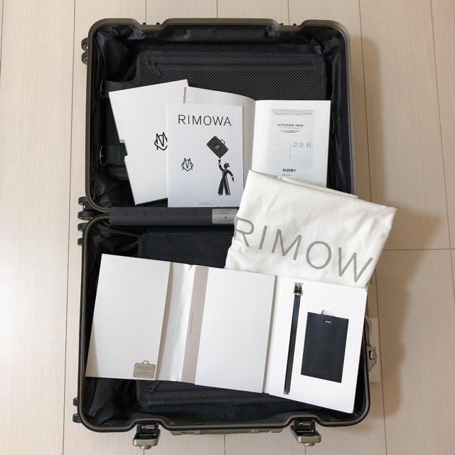 RIMOWA(リモワ)のエトワール様専用 新品 RIMOWA オリジナル キャビン 32L 機内持込  メンズのバッグ(トラベルバッグ/スーツケース)の商品写真