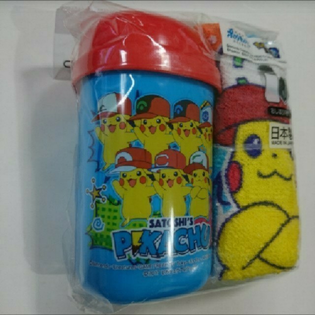 ポケモン(ポケモン)の新品 ピカチュウ おしぼり おしぼり＆ケース付 ランチ弁当箱 インテリア/住まい/日用品のキッチン/食器(弁当用品)の商品写真