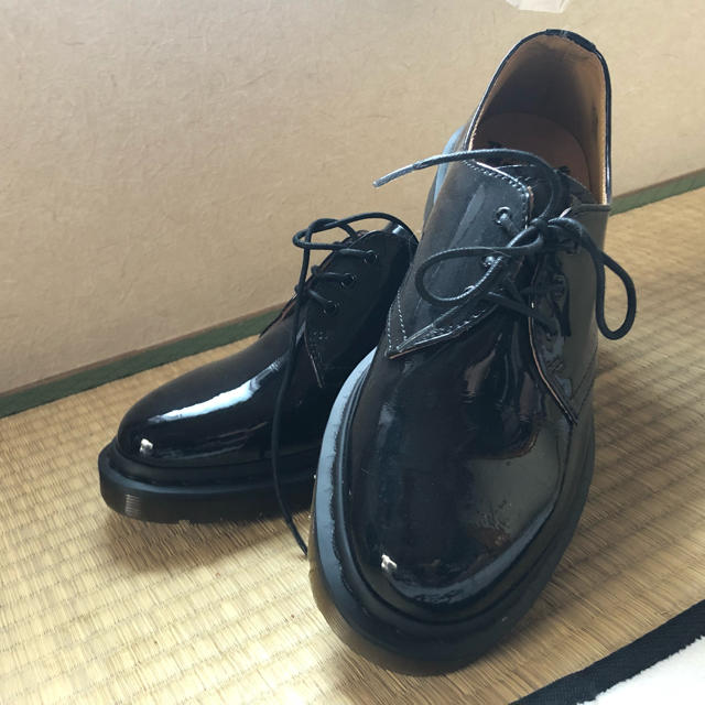 靴/シューズDr.Martens×BEAMSの限定コラボ パテント3ホール